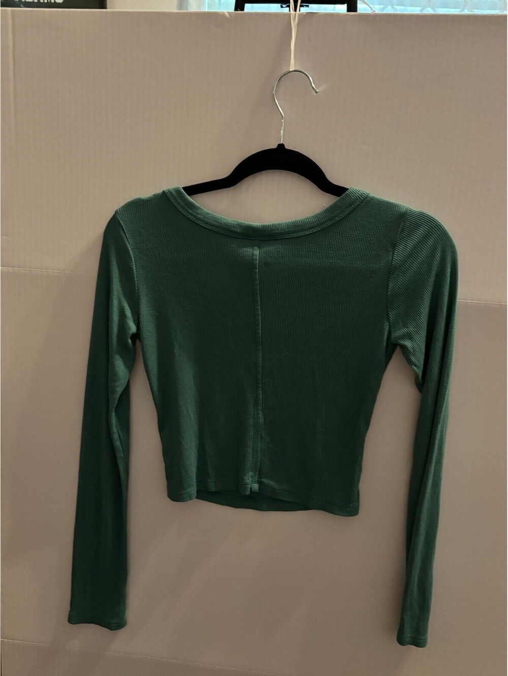 Green ribbed long sleeve crop top - Picture 2 of 6